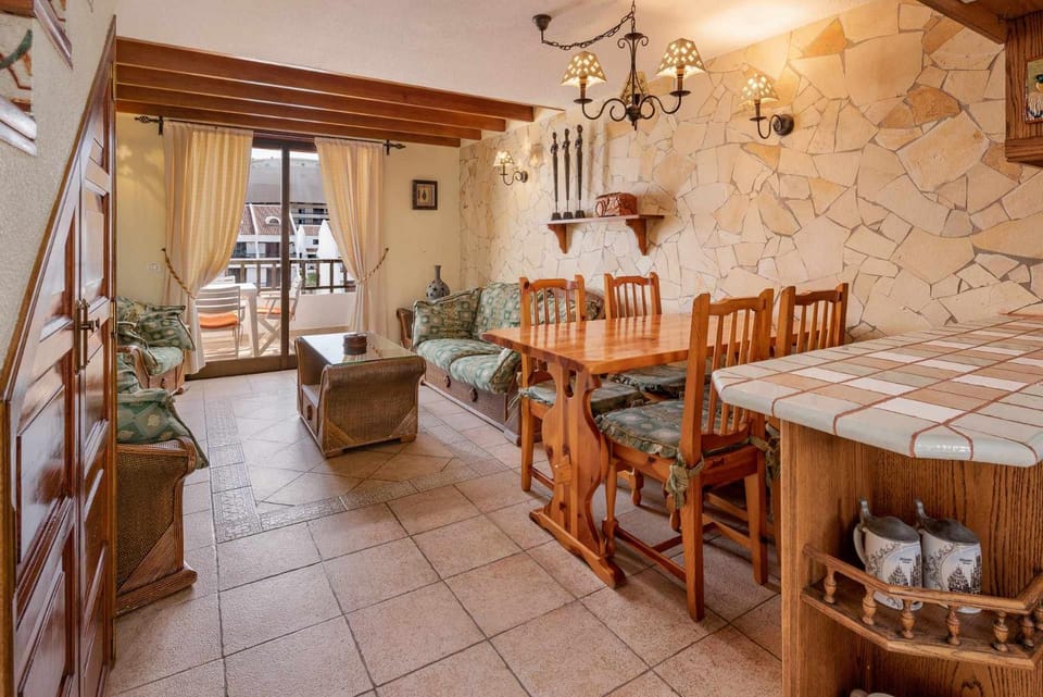 Communal lounge/ TV room, Dining area