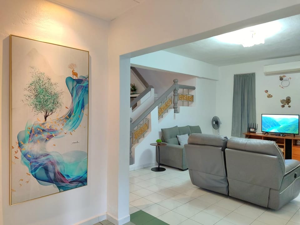 TV and multimedia, Living room, Decorative detail, Seating area
