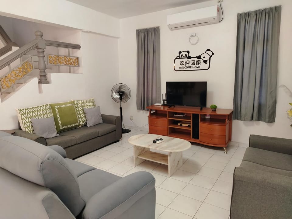 TV and multimedia, Living room, Seating area, air conditioner