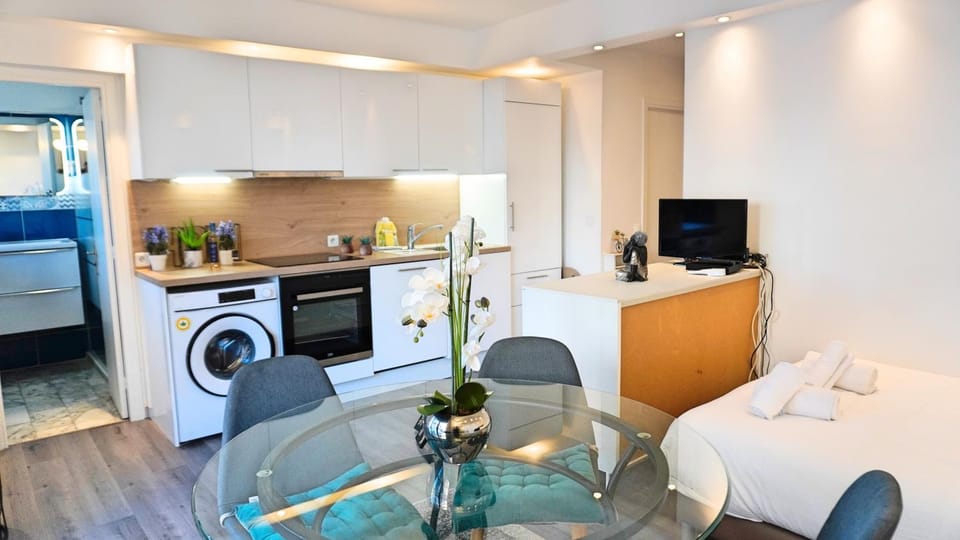 Living room, Bedroom