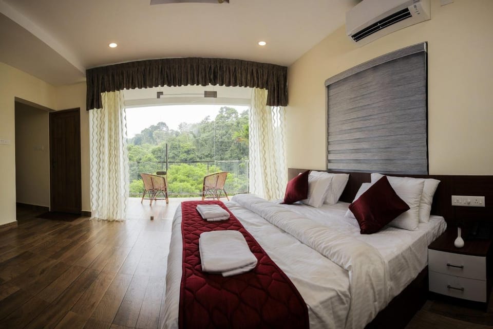 Thenmala Hormuz Inn Resort in Kerala