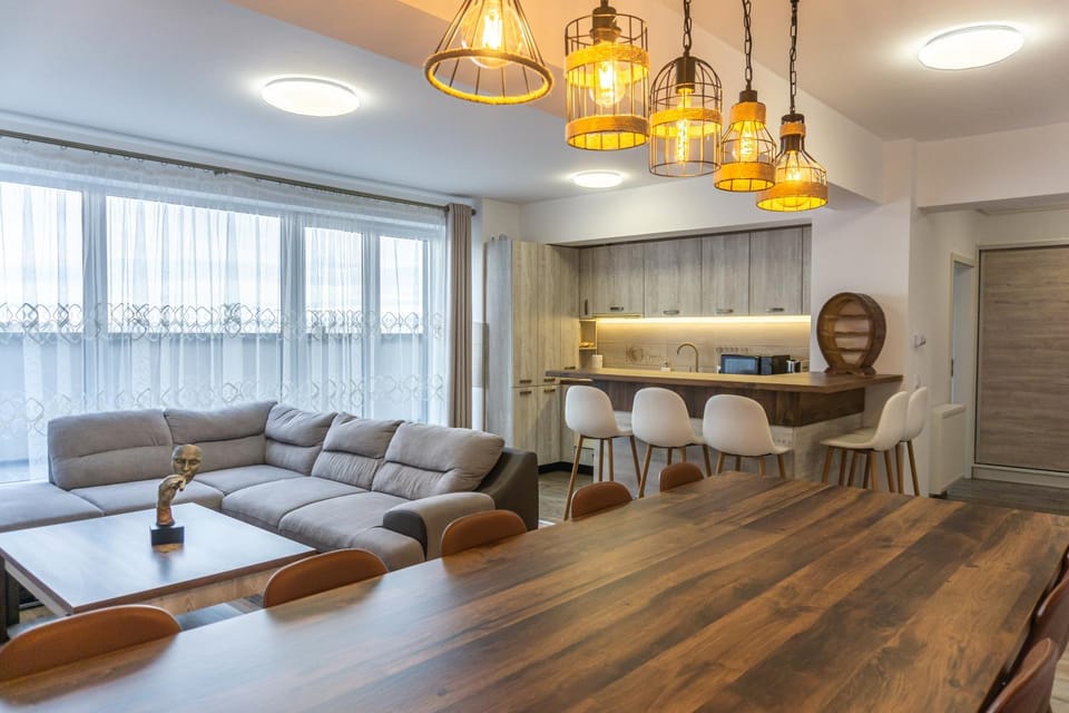 Kitchen or kitchenette, Living room, Seating area, Dining area