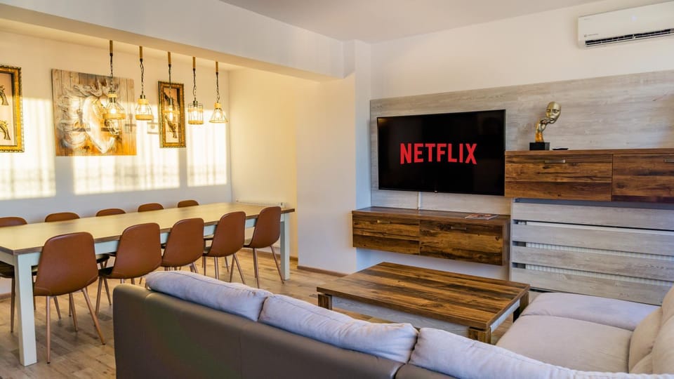 TV and multimedia, Living room, Seating area