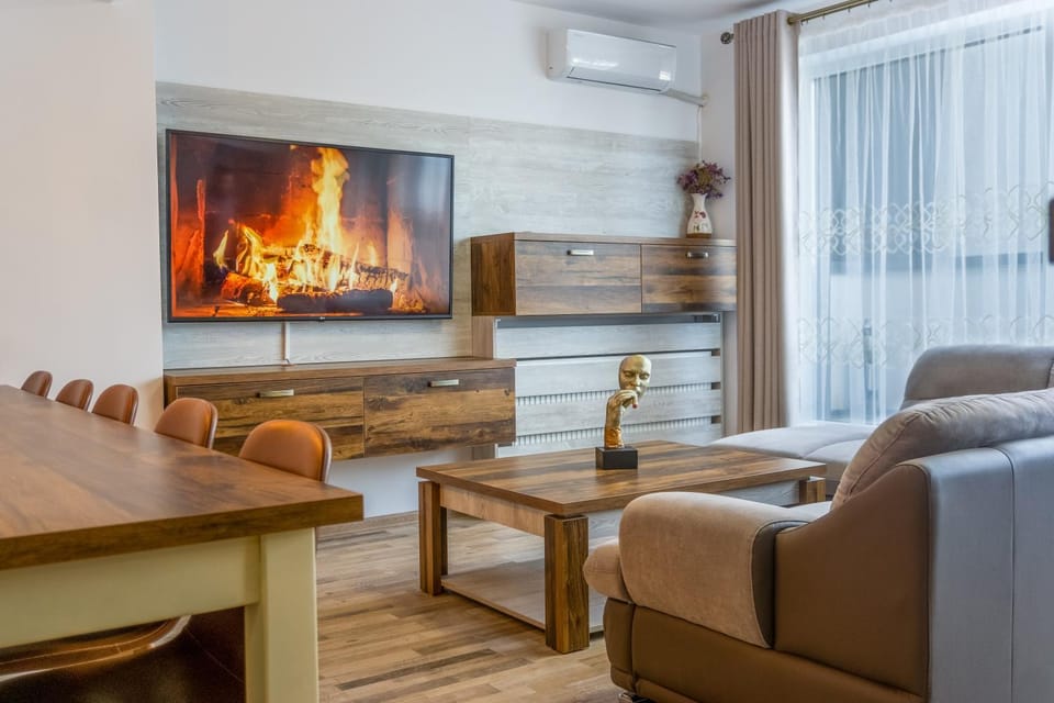 TV and multimedia, Living room, Dining area, flat iron, air conditioner, air conditioner