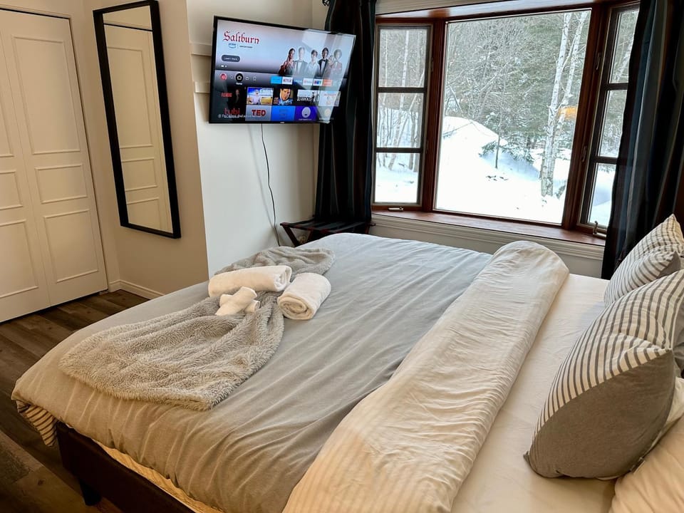 Bed, Bedroom