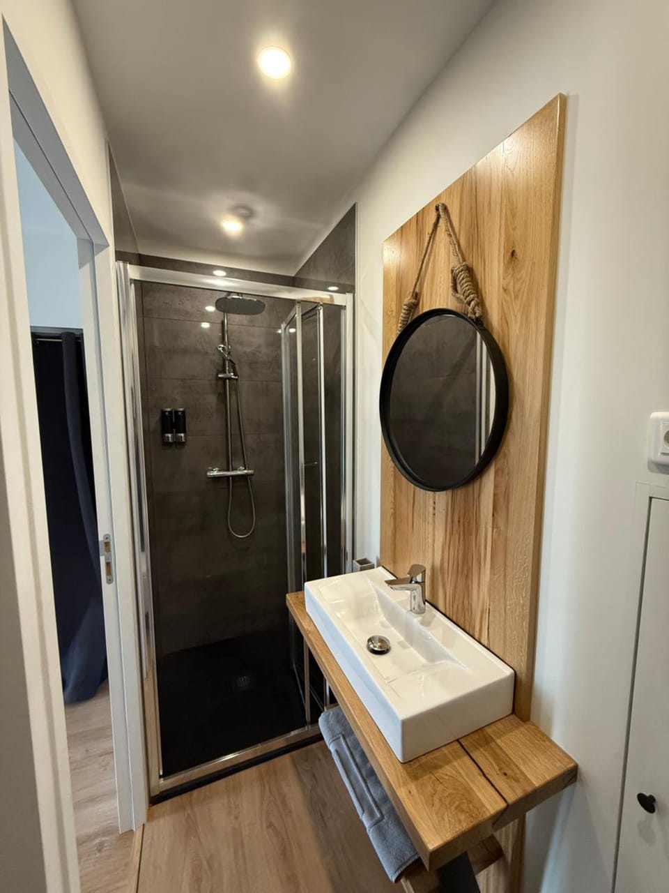 Shower, Bathroom, towels