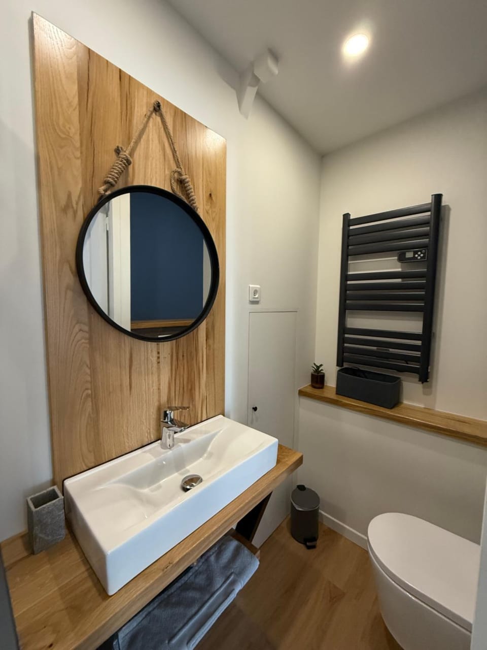 Toilet, Bathroom, towels