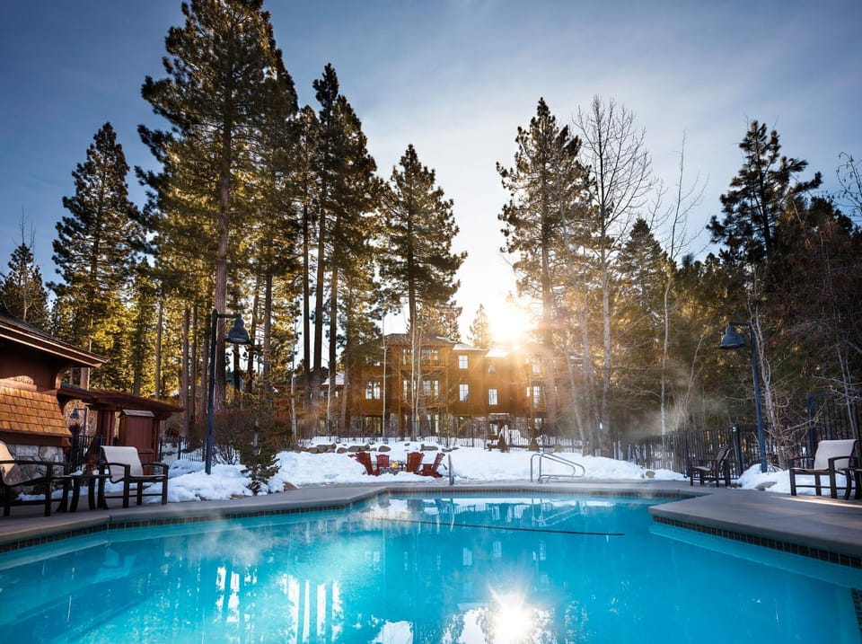 Property building, Day, Neighbourhood, Natural landscape, On site, Pool view, Swimming pool, Sunrise