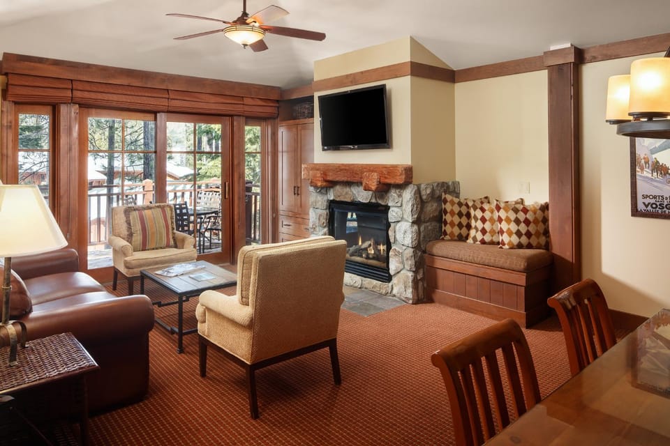 Day, TV and multimedia, Balcony/Terrace, Living room, Photo of the whole room, Decorative detail, Seating area, Evening entertainment, On site, fireplace