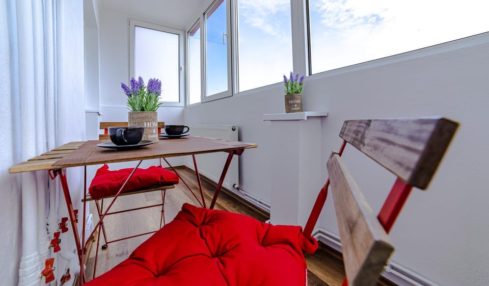 Bird's eye view, View (from property/room), Balcony/Terrace, Seating area, Dining area, City view, Mountain view, Street view