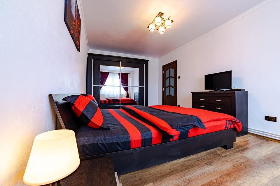 Bed, TV and multimedia, Photo of the whole room, Bedroom, furniture, heating, soundproof