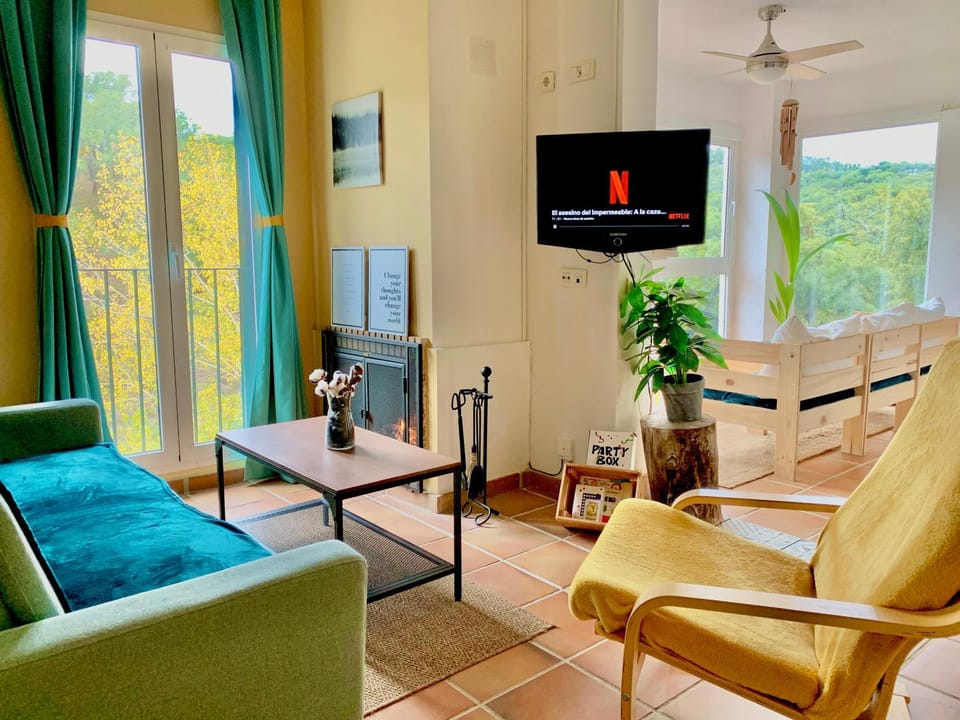 TV and multimedia, Living room, Seating area