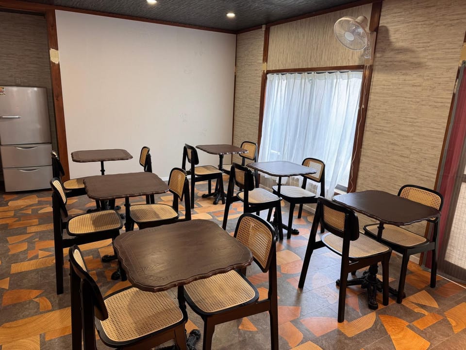 Lounge or bar, Seating area, Dining area