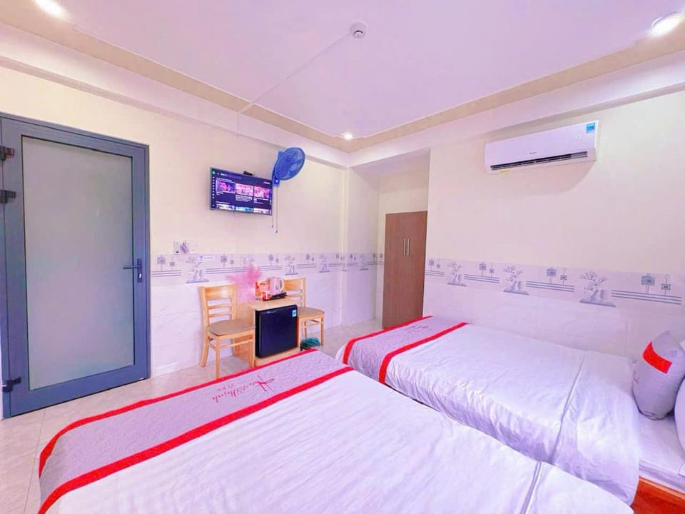 Communal lounge/ TV room, Bed, TV and multimedia, Photo of the whole room, Evening entertainment, Bedroom, air conditioner