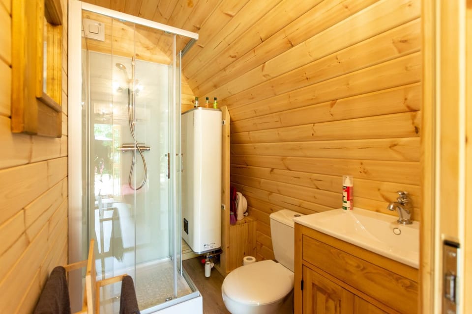 Shower, Toilet, Bathroom