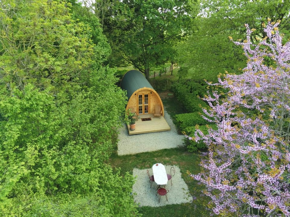 Le Cocoon Asniérois Campground/ 
RV Resort in Pays de la Loire
