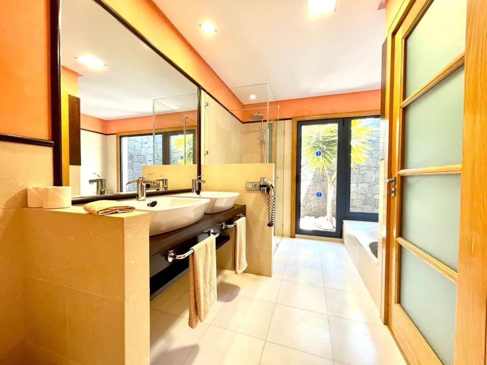 Villas Mamma Mia Sleeps 6 with Pool Villa in Playa Blanca