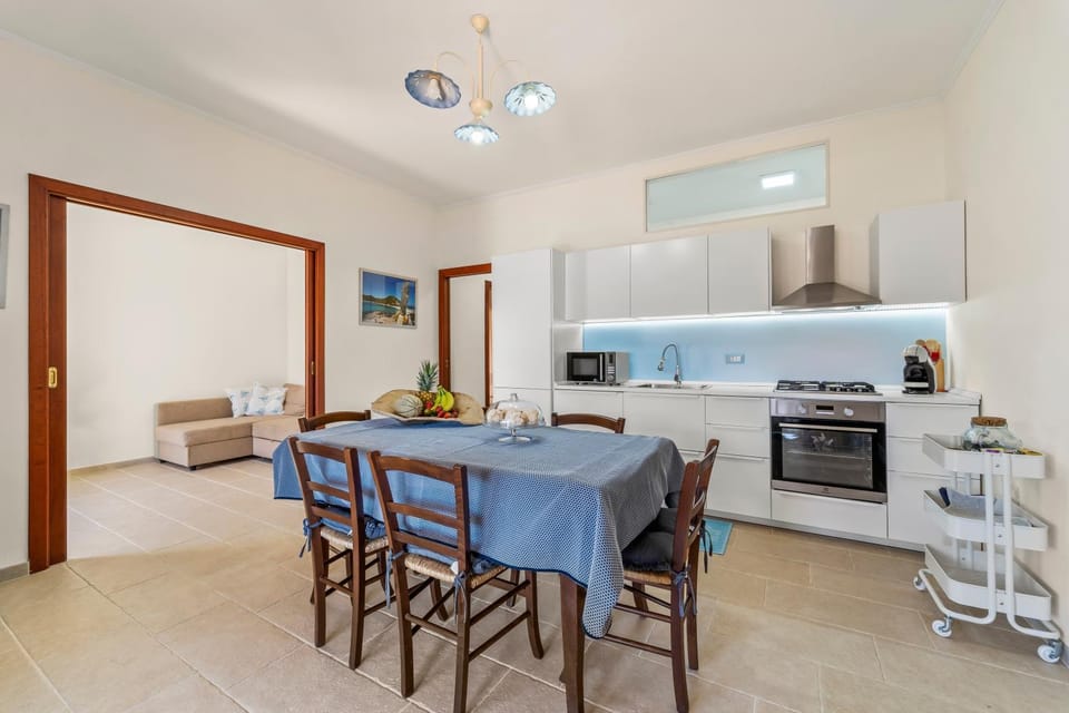 Property building, Kitchen or kitchenette, Living room