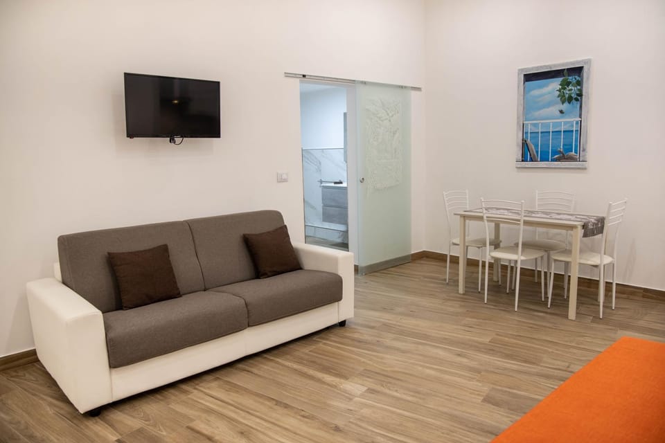 Bathroom, TV and multimedia, Dining area
