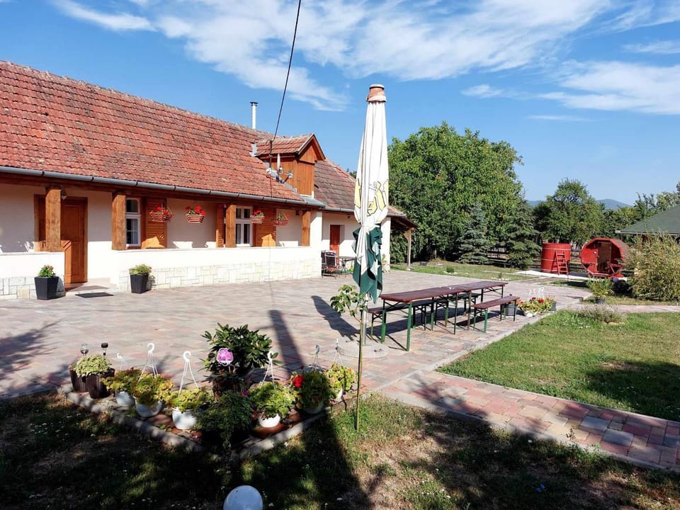 Property building, Area and facilities, Inner courtyard view, Parking