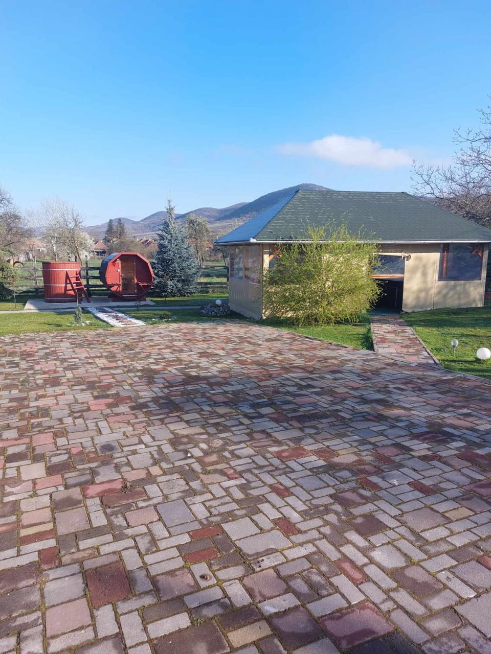 Hot Tub, Sauna, View (from property/room), Area and facilities, Inner courtyard view