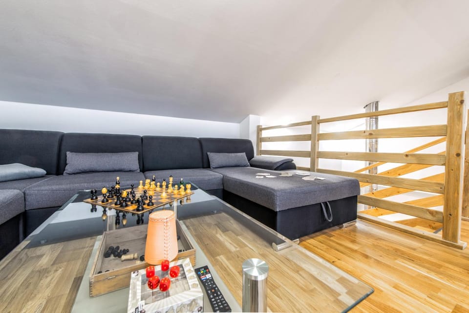 Communal lounge/ TV room, Living room, Seating area