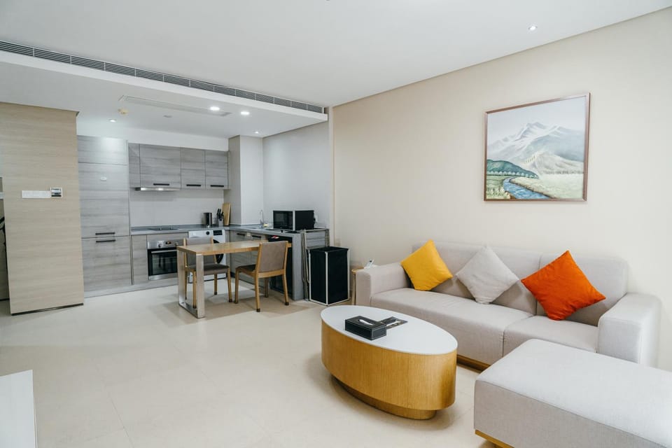 Kitchen or kitchenette, Living room, Dining area, oven