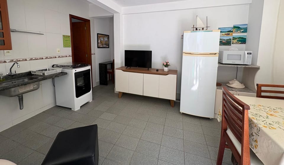 Communal lounge/ TV room, TV and multimedia, Living room, Dining area, stove, kitchen