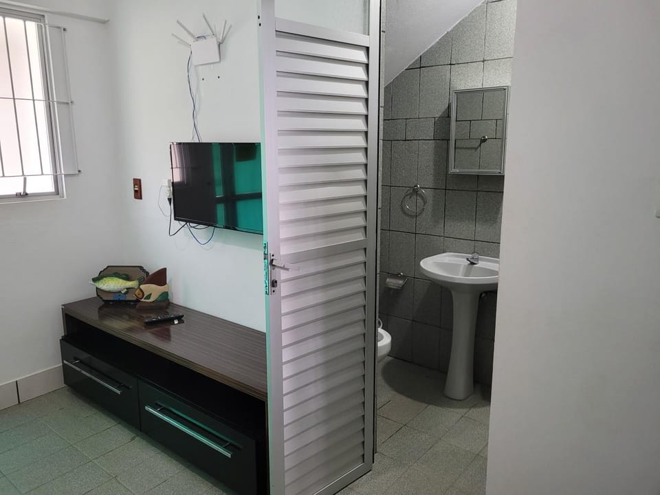 Shower, Communal lounge/ TV room, Bathroom, TV and multimedia, Dining area