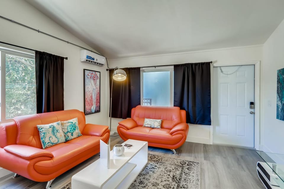 !!Coral Sands 1 Bedroom Stunner!! Apartment in Riviera Beach