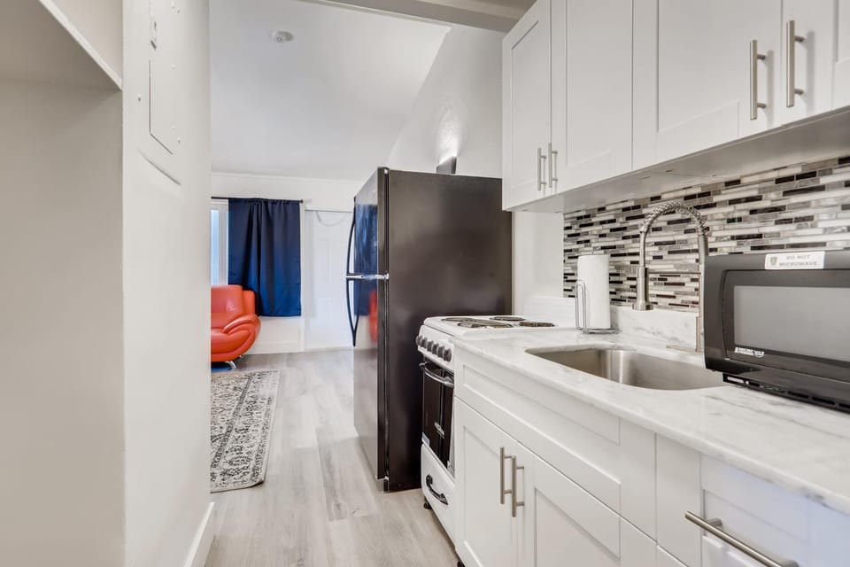 !!Coral Sands 1 Bedroom Stunner!! Apartment in Riviera Beach