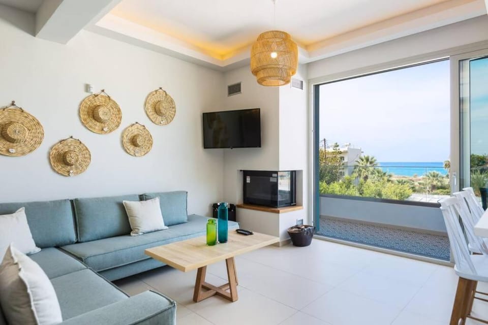 Communal lounge/ TV room, Balcony/Terrace, Sea view