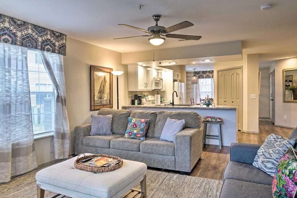 Lakefront Branson Condo w/ Porch & Dock Access House in Branson