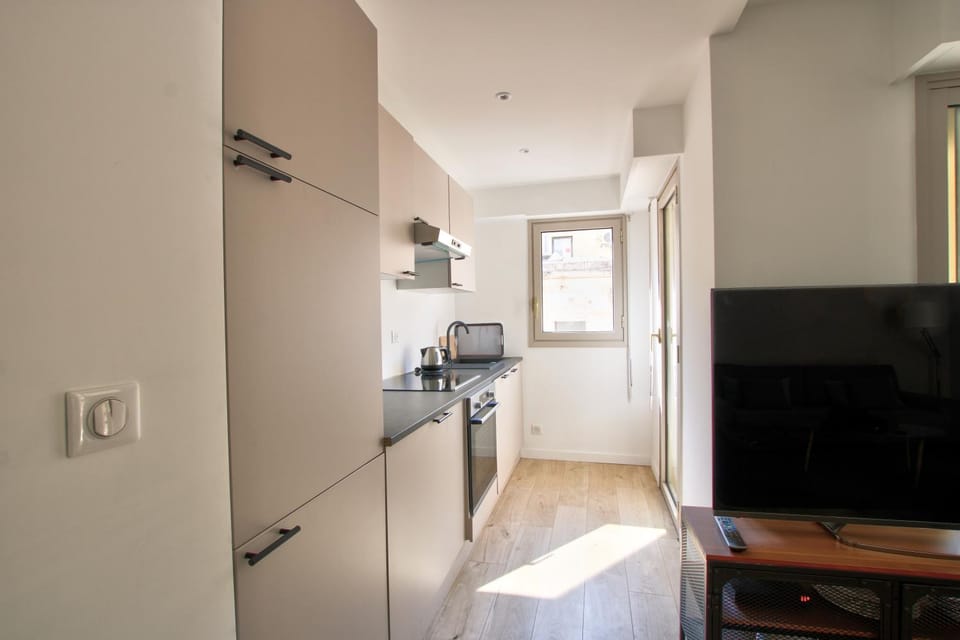 TV and multimedia, Kitchen or kitchenette, minibar, pet friendly, stove
