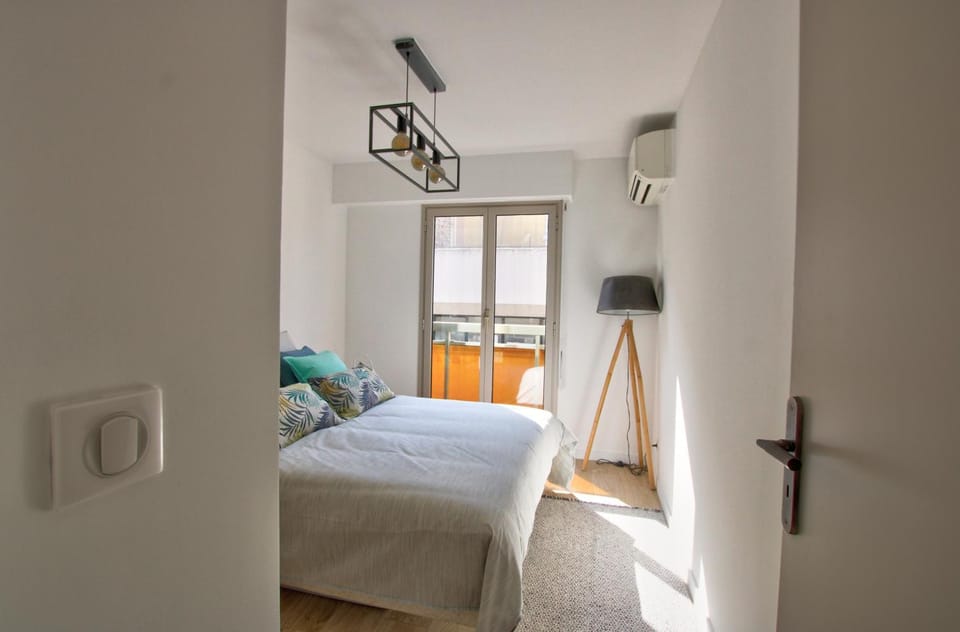 Bed, Photo of the whole room, Bedroom, internet