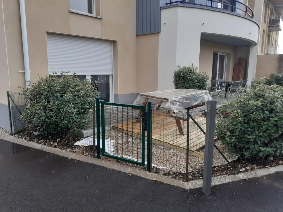 Property building, Patio, Facade/entrance