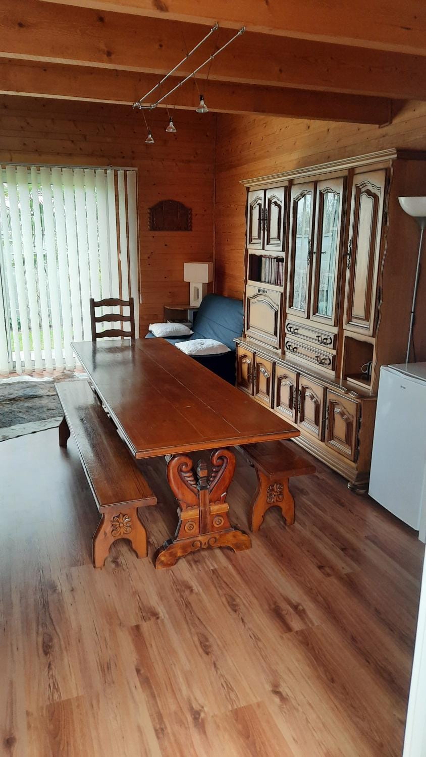 Seating area, Dining area