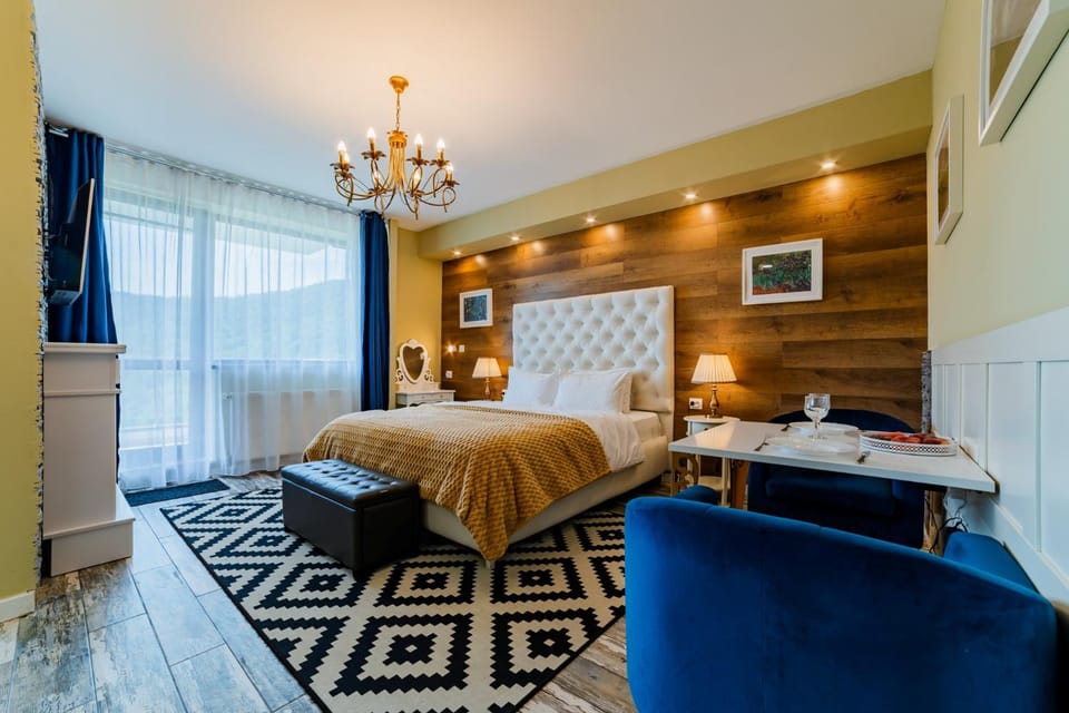 Bed, Living room, Photo of the whole room, Seating area, Bedroom