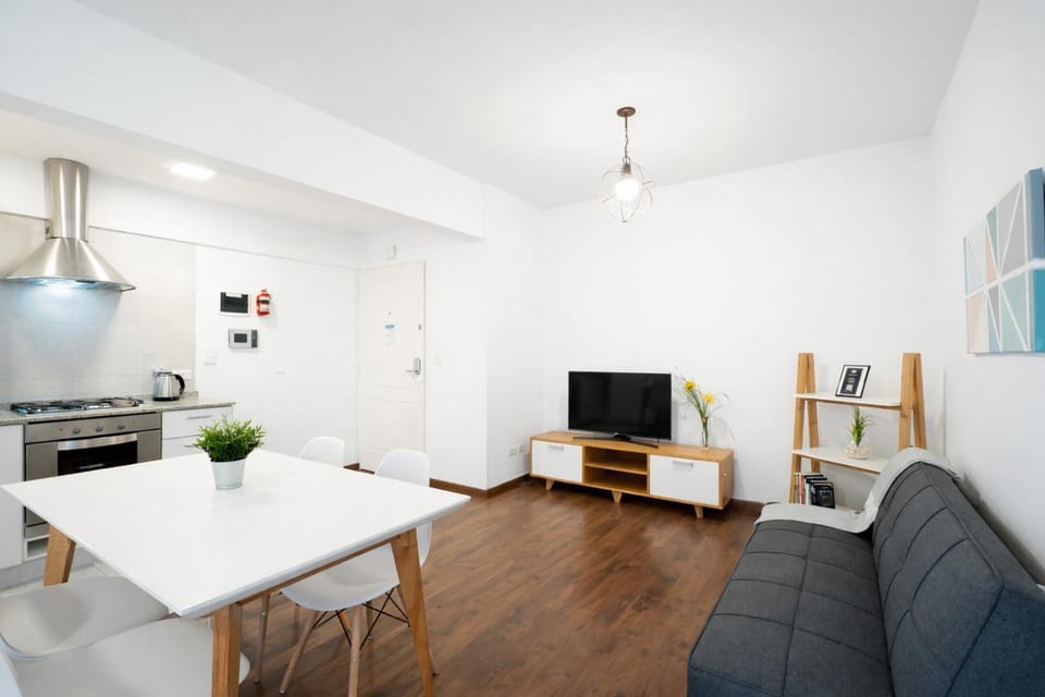 TV and multimedia, Kitchen or kitchenette, Living room, Seating area, Dining area, oven, stove