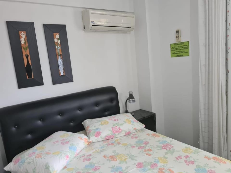 Bed, Photo of the whole room, Decorative detail, Bedroom, air conditioner