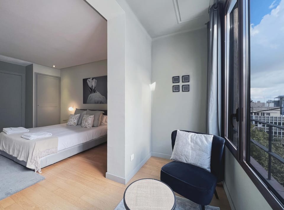 Bed, Photo of the whole room, Bedroom, City view
