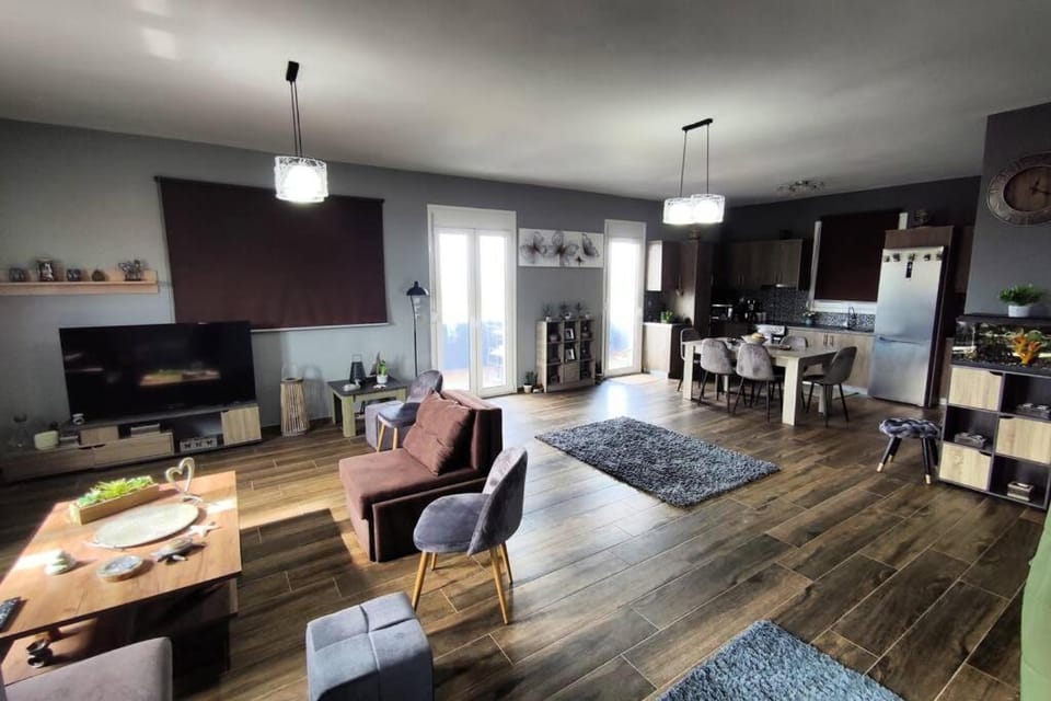 Living room, Seating area, Dining area