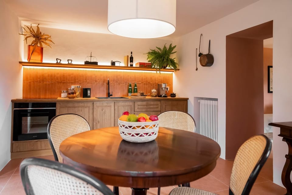Kitchen or kitchenette, Food and drinks, Dining area, Food, kitchen