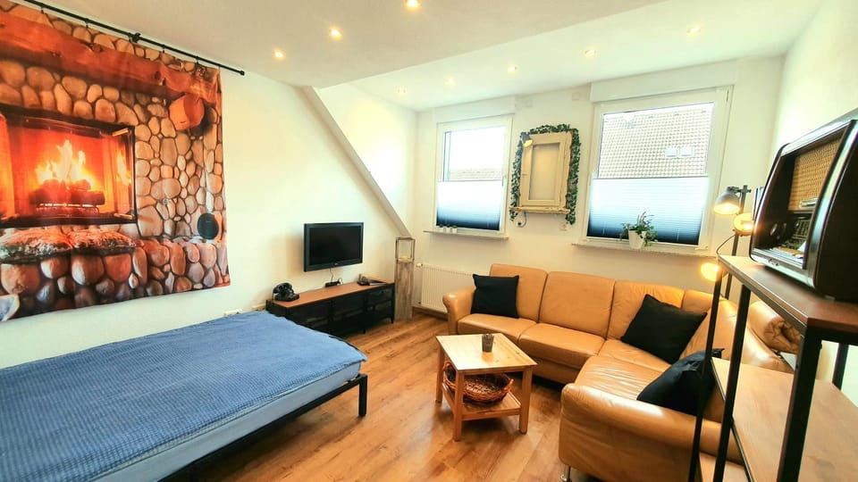 Bed, TV and multimedia, Living room, Photo of the whole room, Seating area, hair dresser