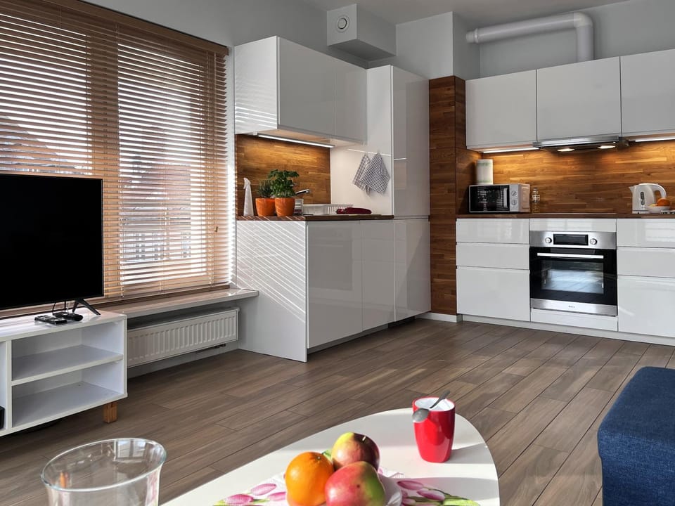 TV and multimedia, Coffee/tea facilities, Kitchen or kitchenette, Living room, Seating area, dishwasher, microwave, oven, stove