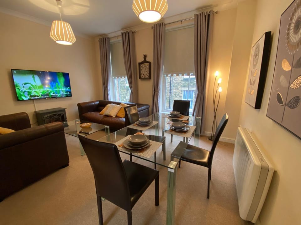 Communal lounge/ TV room, Living room, Lounge or bar