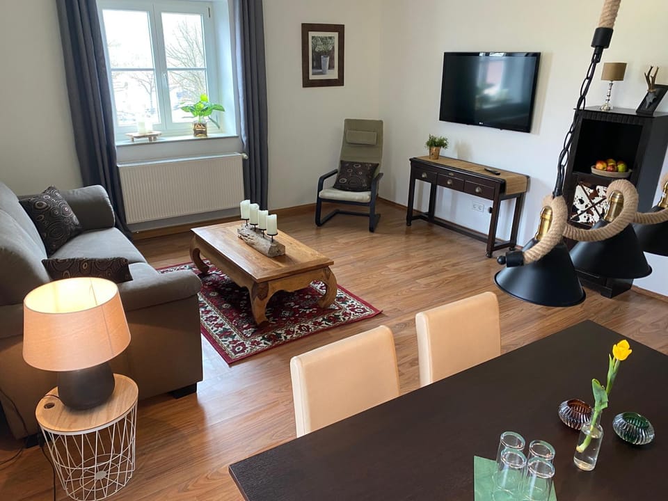 Communal lounge/ TV room, Living room, Seating area
