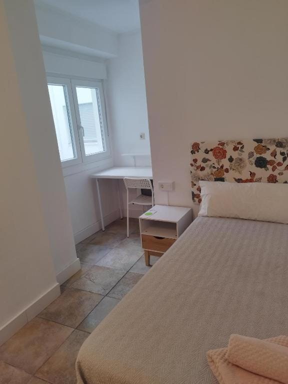 Ecorooms SCQ estación Bed and Breakfast in Santiago de Compostela