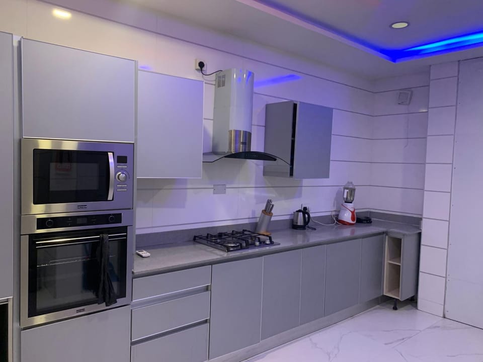 Coffee/tea facilities, Kitchen or kitchenette, dishwasher, oven