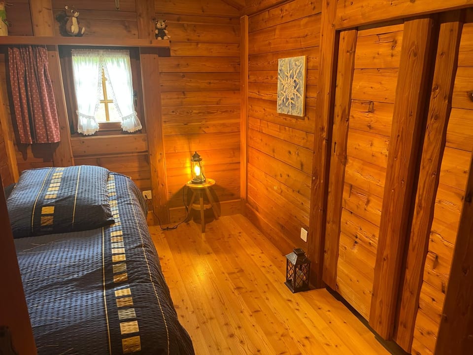 Bed, Guests